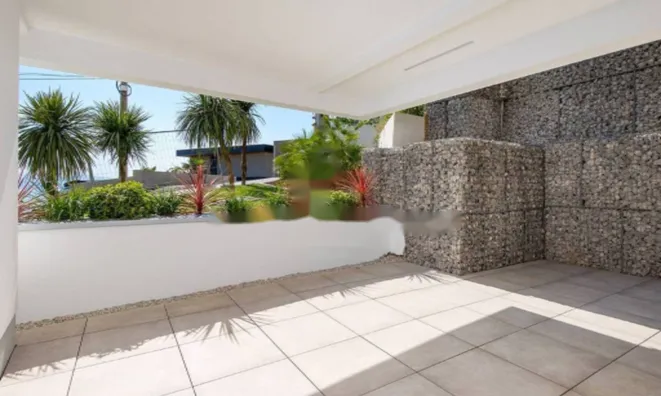 Недвижимость Трехкомнатная квартира в центре: 10