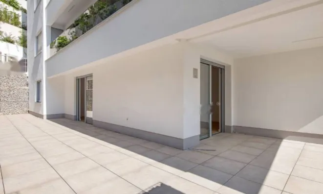 Недвижимость Трехкомнатная квартира в центре: 11