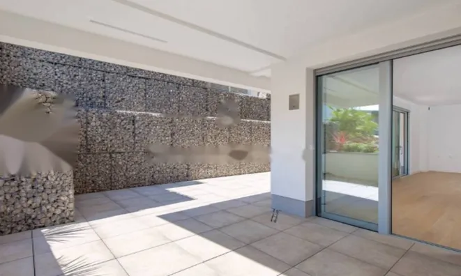 Недвижимость Трехкомнатная квартира в центре: 12