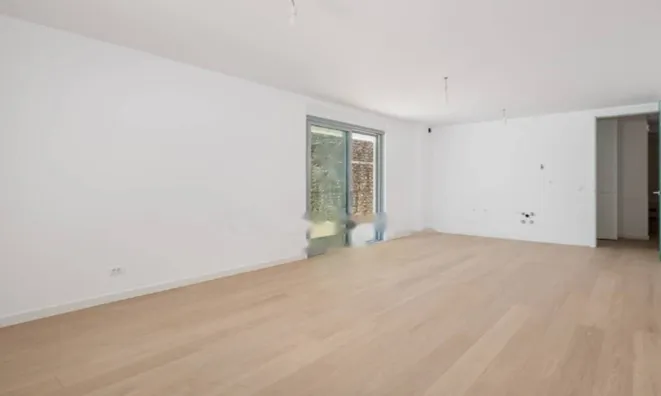 Недвижимость Трехкомнатная квартира в центре: 15