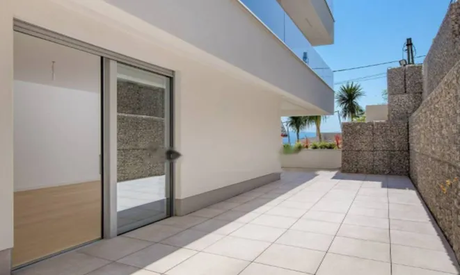 Недвижимость Трехкомнатная квартира в центре: 19