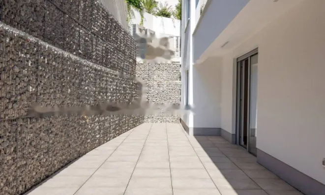 Недвижимость Трехкомнатная квартира в центре: 20