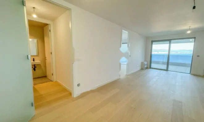 Недвижимость Трёхкомнатная квартира, центр: 18