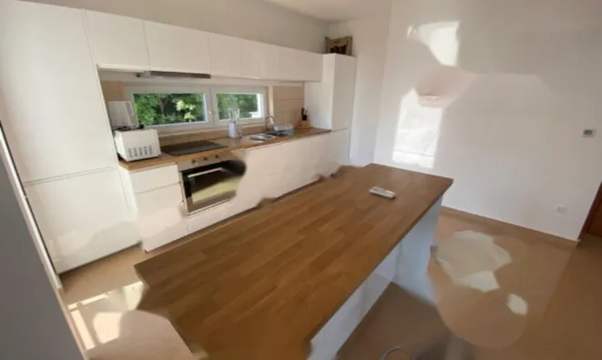 Недвижимость Трехкомнатная квартира в центре: 9