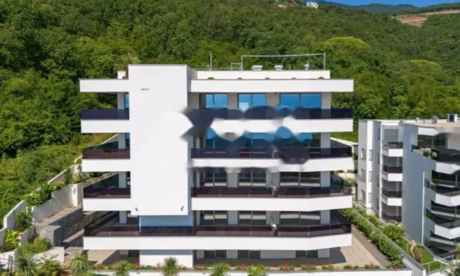 Недвижимость Трехкомнатная квартира, Центр: 1