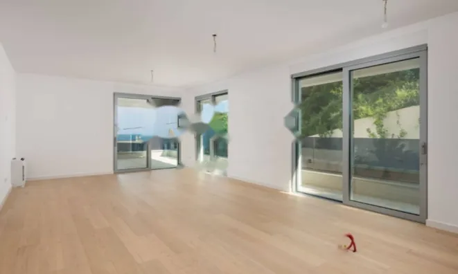 Недвижимость Трехкомнатная квартира, Центр: 3