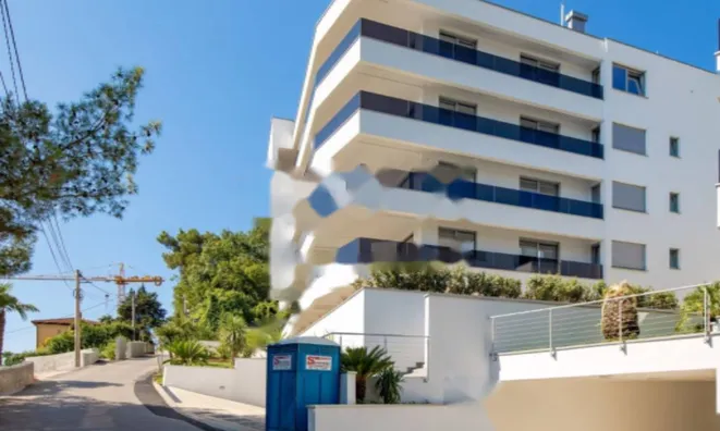 Недвижимость Трехкомнатная квартира, Центр: 5