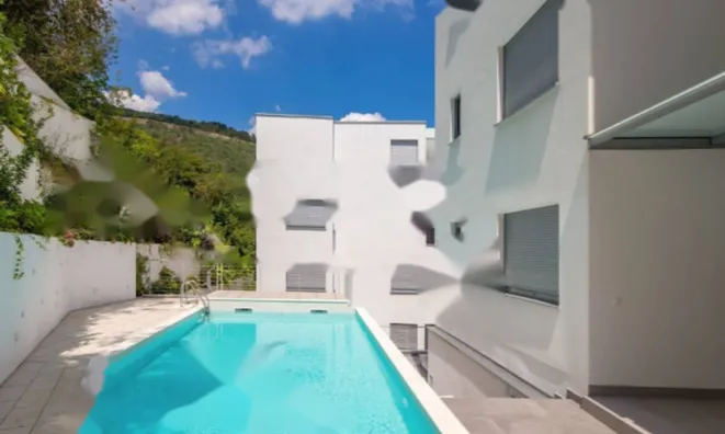 Недвижимость Трехкомнатная квартира, Центр: 16