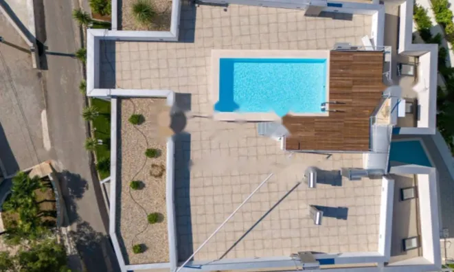 Недвижимость Трехкомнатная квартира, Центр: 21