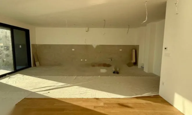 Недвижимость Четырехкомнатная квартира центр: 11