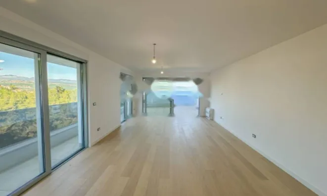 Недвижимость Трехкомнатная квартира в центре: 5