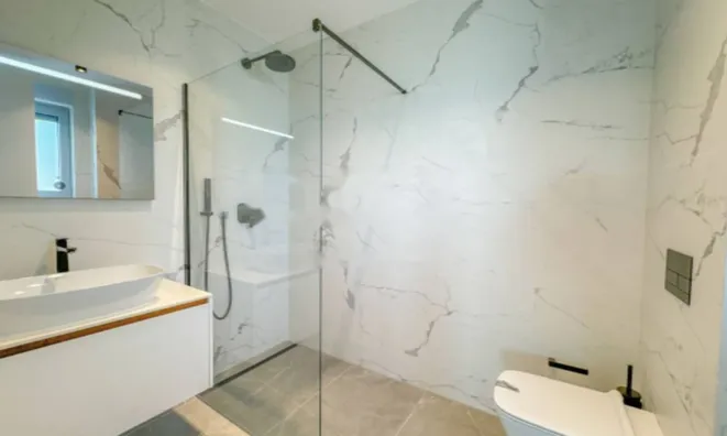 Недвижимость Трехкомнатная квартира в центре: 12