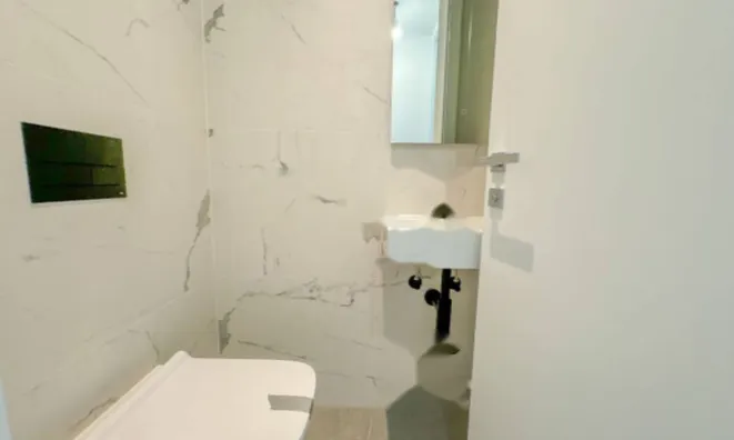 Недвижимость Трехкомнатная квартира в центре: 17