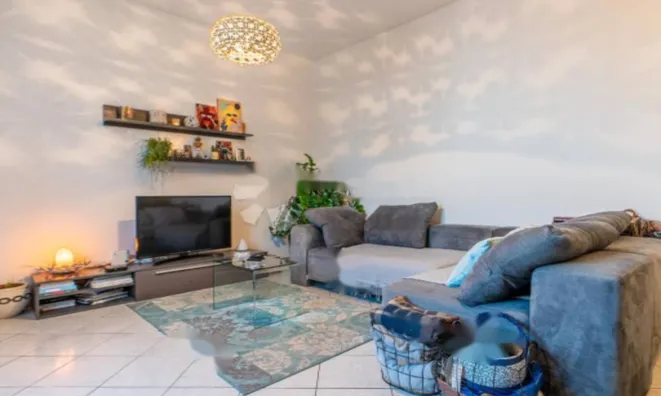 Недвижимость Трехкомнатная квартира, Центр: 3