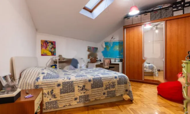 Недвижимость Трехкомнатная квартира, Центр: 16