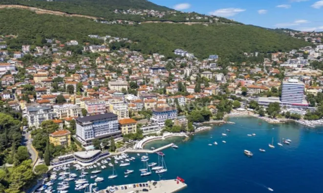 Недвижимость Двухкомнатная квартира в центре: 9