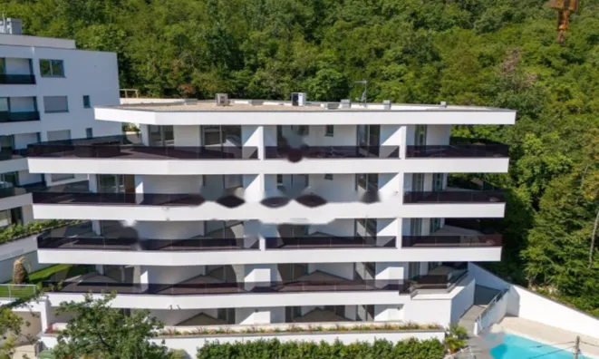 Недвижимость Трехкомнатная квартира в центре: 2