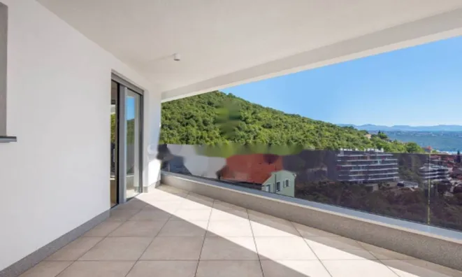 Недвижимость Трехкомнатная квартира в центре: 6