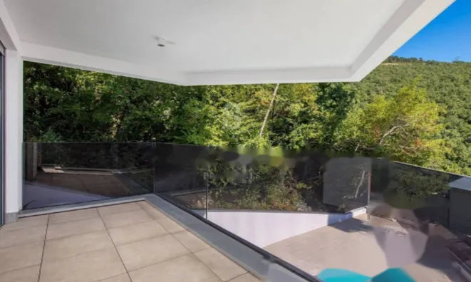 Недвижимость Трехкомнатная квартира в центре: 8