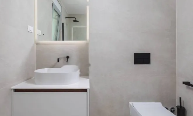 Недвижимость Трехкомнатная квартира в центре: 11