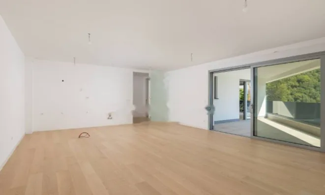 Недвижимость Трехкомнатная квартира в центре: 22