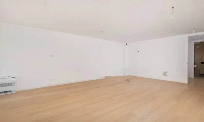 Недвижимость Трехкомнатная квартира в центре: 24