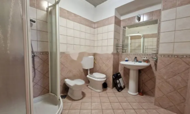 Недвижимость Трехкомнатная квартира в центре: 5