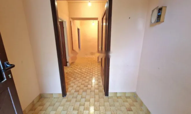 Недвижимость Трехкомнатная квартира в центре: 7