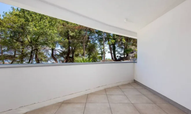 Недвижимость Трехкомнатная квартира, Центр: 1