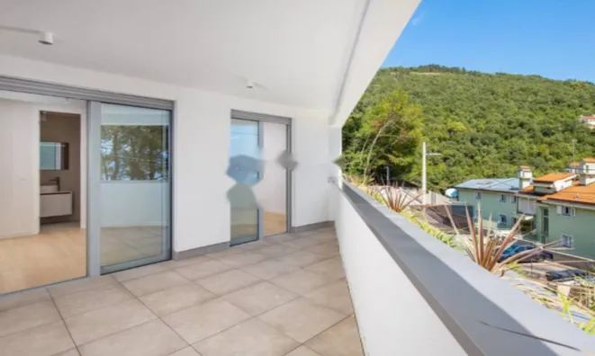 Недвижимость Трехкомнатная квартира, Центр: 4