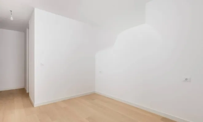 Недвижимость Трехкомнатная квартира, Центр: 14