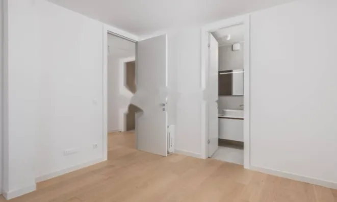 Недвижимость Трехкомнатная квартира, Центр: 18