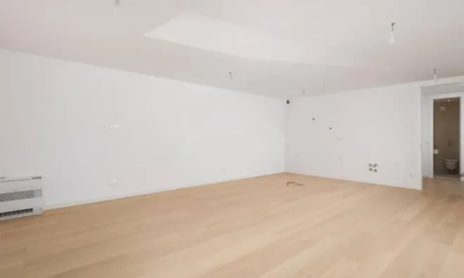 Недвижимость Трехкомнатная квартира, Центр: 24