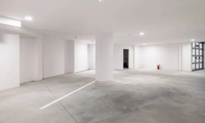 Недвижимость Трехкомнатная квартира, Центр: 25