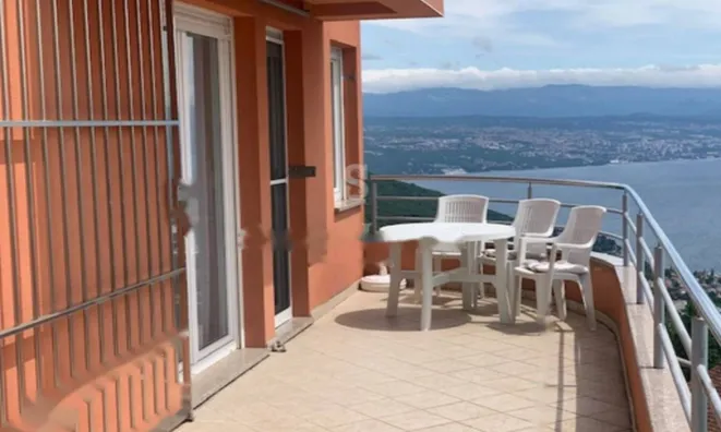 Недвижимость Трёхкомнатная квартира в центре: 25