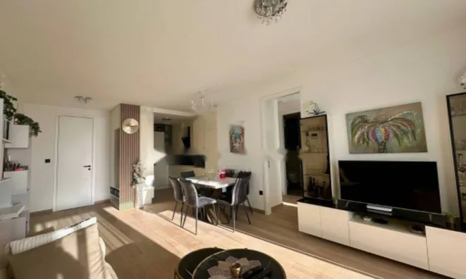 Недвижимость Трехкомнатный этаж в Центре: 2