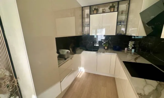 Недвижимость Трехкомнатный этаж в Центре: 10