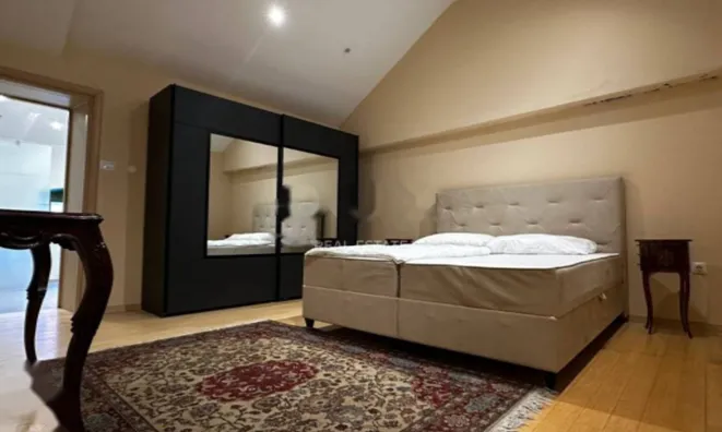 Недвижимость Четырехкомнатная квартира, Центр: 5