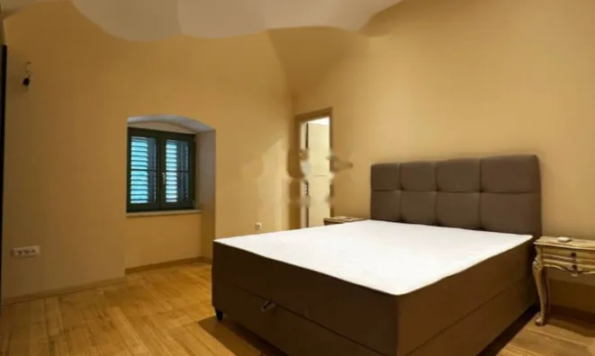 Недвижимость Четырехкомнатная квартира, Центр: 6