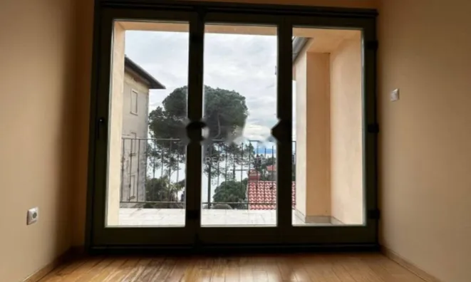 Недвижимость Четырехкомнатная квартира, Центр: 9