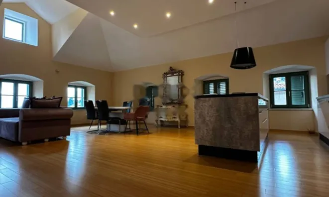 Недвижимость Четырехкомнатная квартира, Центр: 12