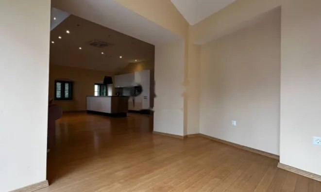 Недвижимость Четырехкомнатная квартира, Центр: 15