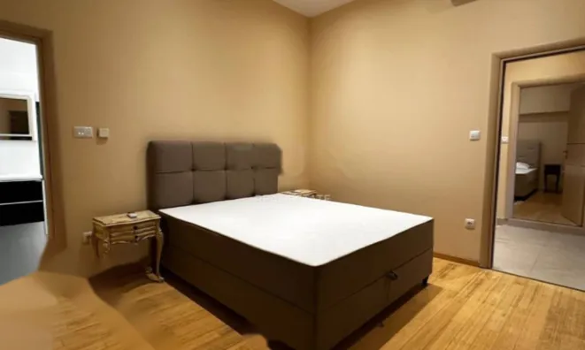 Недвижимость Четырехкомнатная квартира, Центр: 16