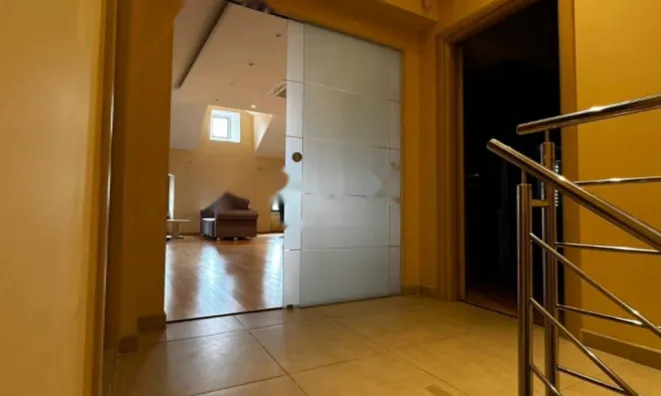 Недвижимость Четырехкомнатная квартира, Центр: 19