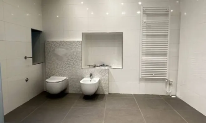 Недвижимость Четырехкомнатная квартира, Центр: 23