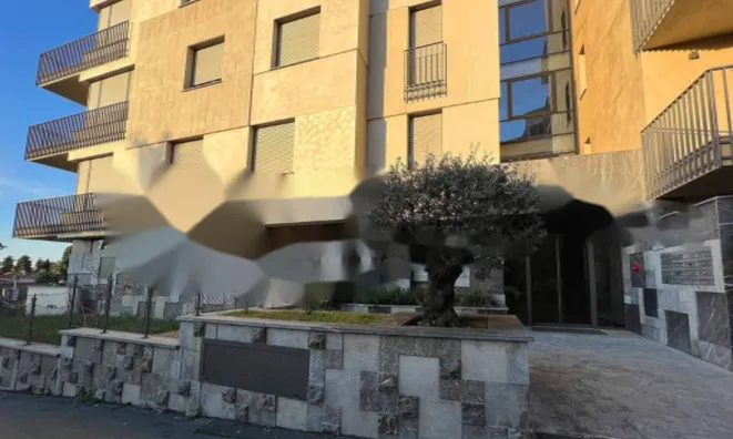 Недвижимость Трехкомнатная квартира, центр: 8