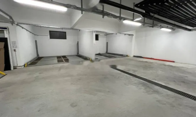 Недвижимость Трехкомнатная квартира, центр: 25