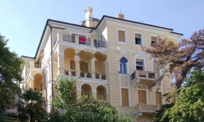 Недвижимость Трехкомнатная квартира в центре: 1