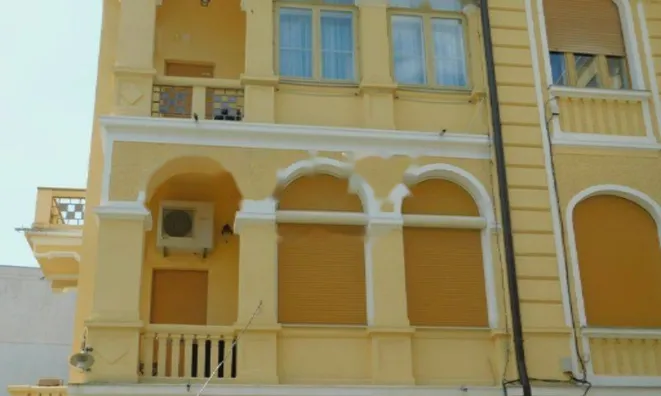 Недвижимость Трехкомнатная квартира в центре: 2