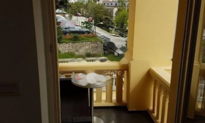 Недвижимость Трехкомнатная квартира в центре: 3